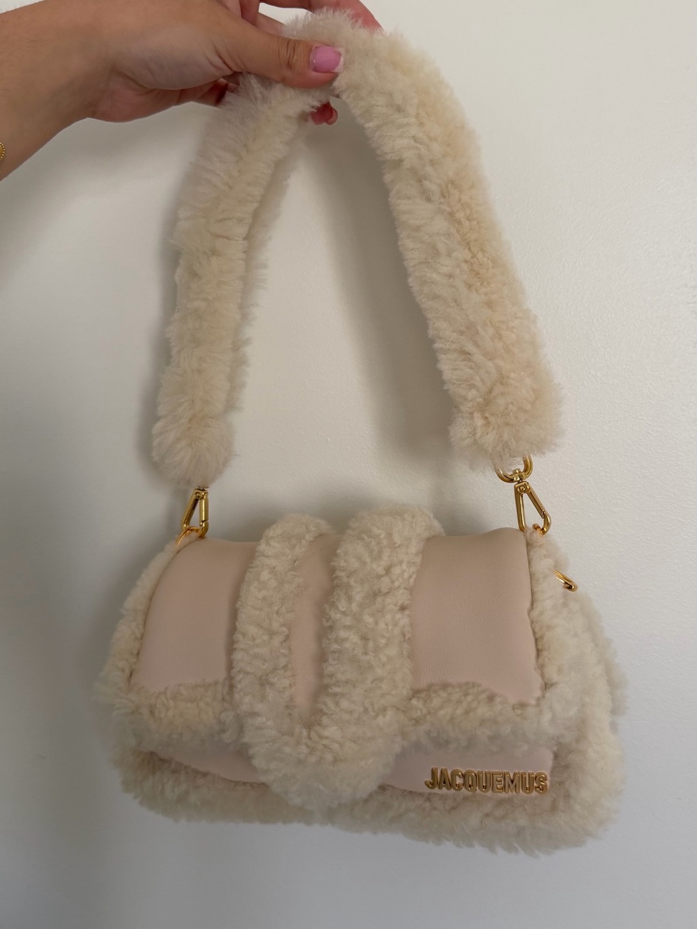 Jacquemus Cream Shearling-Trim Shoulder Bag